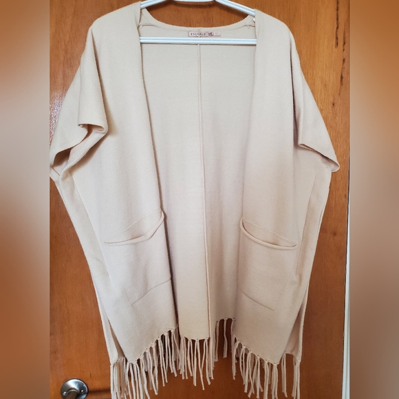 ESQUALO Sweaters - Esqualo XS-XL Cream Knit Shawl or Shrug with pockets and fringe detail